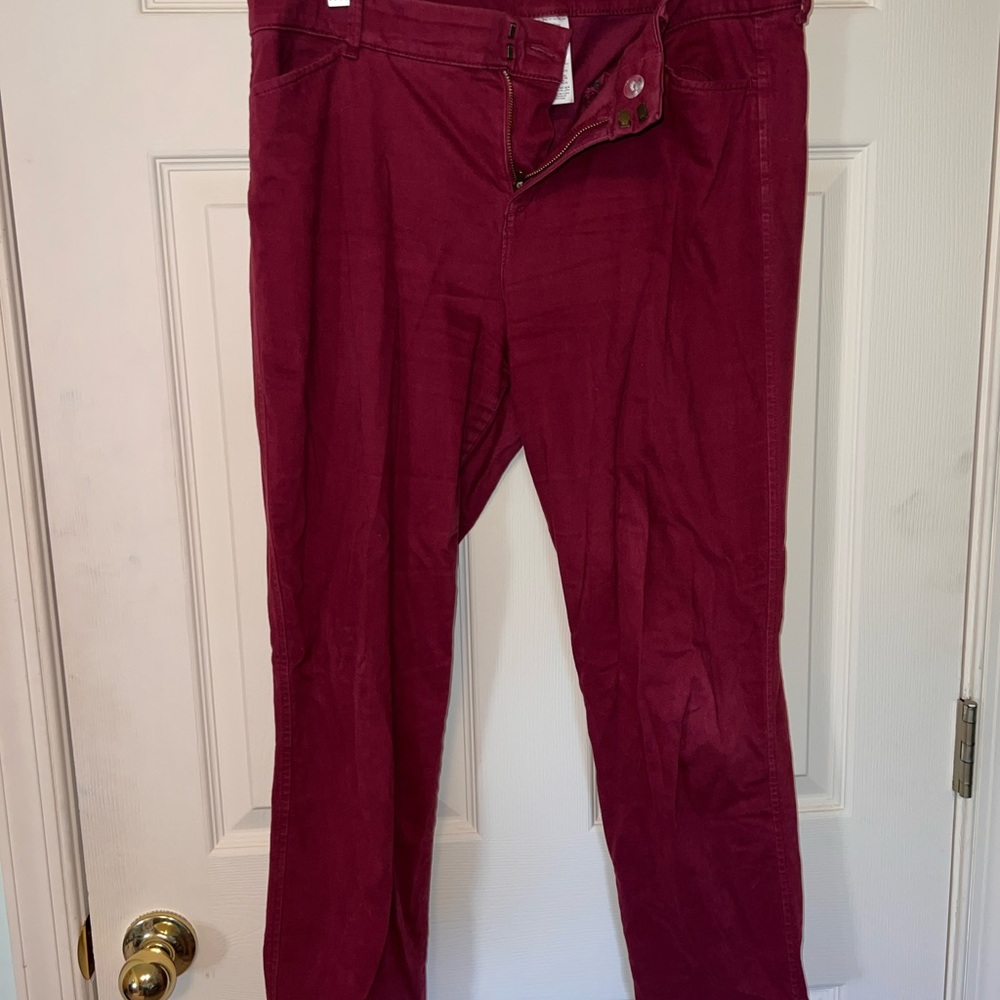 Women's Cropped Ankle Pants in Deep Berry